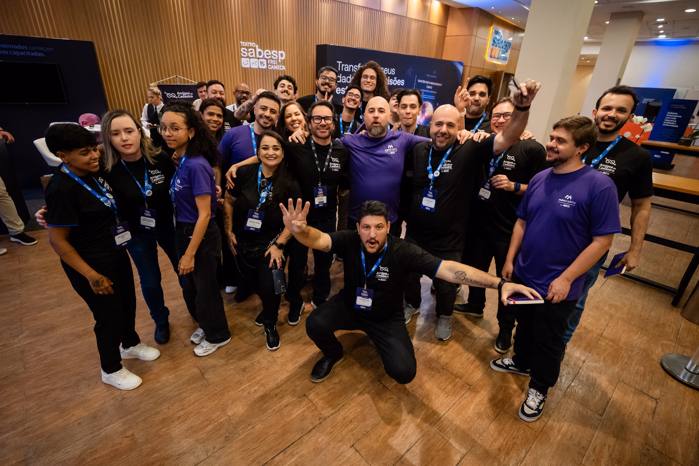 Equipe da 4MDG e do Amigos do Cadastro reunida nos bastidores da 4ª edição